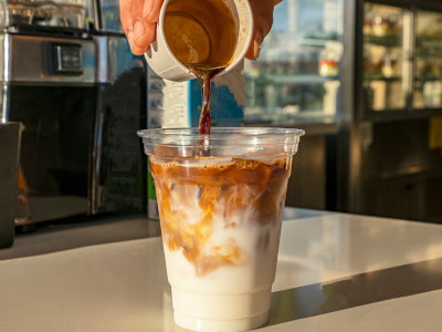 https://www.javobeverage.com/wp-content/uploads/2021/11/iced-caramel-latte.jpg